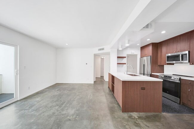 Photo - 7767 Hollywood Blvd Unit 105