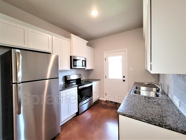 Photo - 206B Juniper Dr