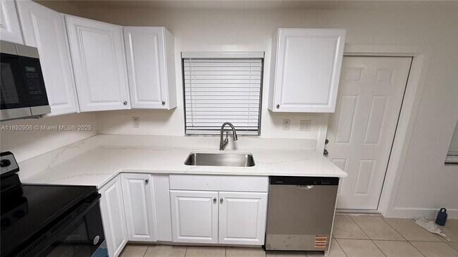Photo - 6046 SW 40th St Unidad Rear