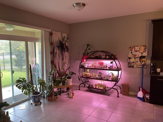 Photo - 775 Maple Leaf Loop