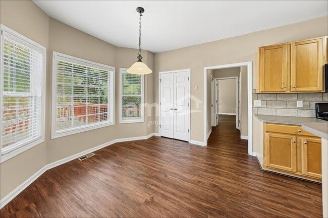2420 Queensboro Ln