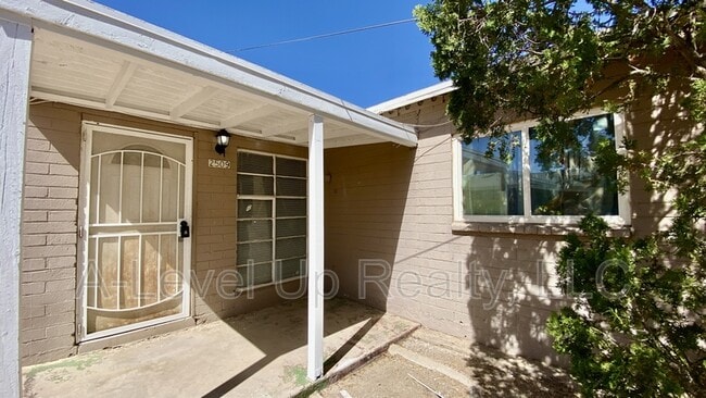 Building Photo - 2509 E Cochise Vista