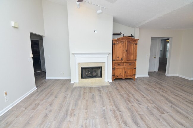 3637 Crossbrooke Dr