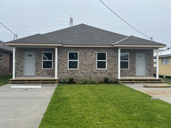 Photo - 5125 Oak Dr House