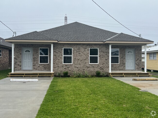 Building Photo - 5125 Oak Dr Rental
