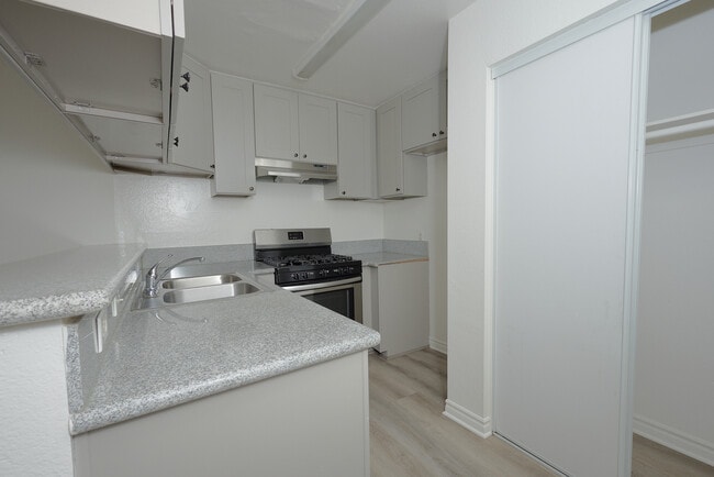 Building Photo - 1809 Berendo N St Unit 1