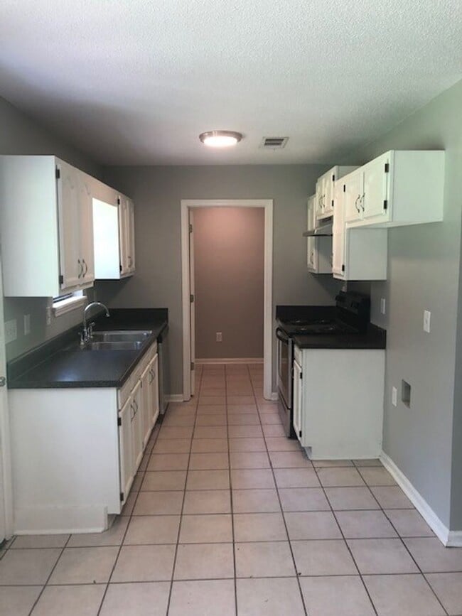 Photo - Renovated 4 Bedroom 2 Bath Home for Rent!!