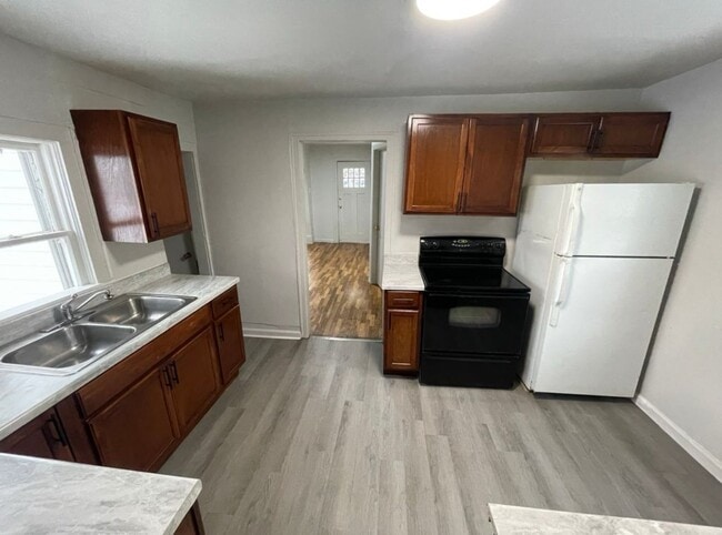Photo - 227 W Franklin St