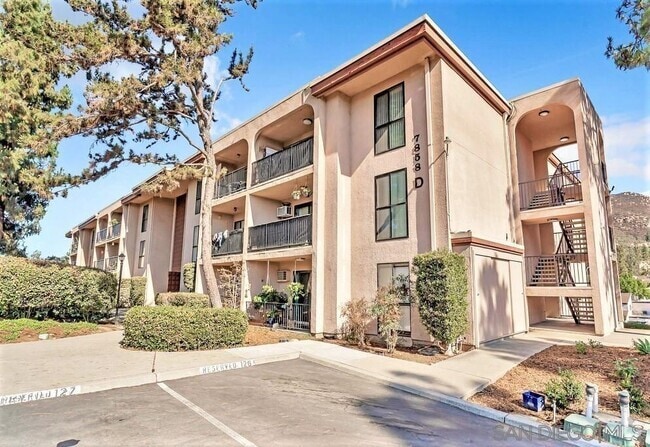 Building Photo - 7858 Cowles Mountain Ct Unit 16D Rental