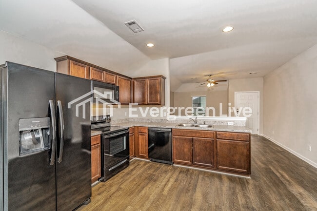 Photo - 16366 Creek Dr