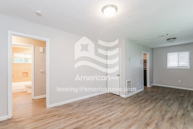 Photo - 3542 Ingersoll St