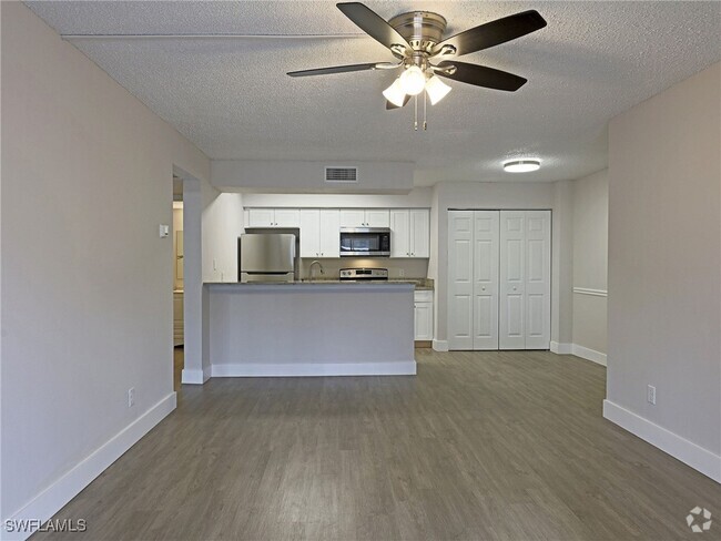 Building Photo - 5323 Summerlin Rd Unit 2306 Rental