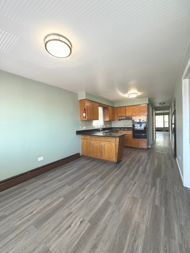 Photo - 6637 S Whipple St