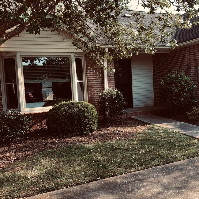 Photo - 313 Grace St