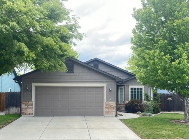Beautiful 3 bedroom 2 bath home with a gre... - Beautiful 3 bedroom 2 bath home with a gre...