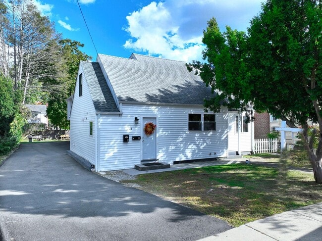 Building Photo - 33 Elm Tree Pl