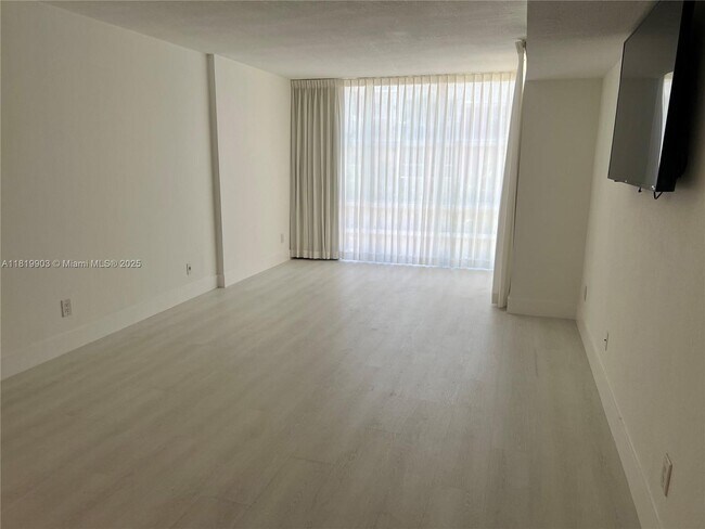 Photo - 210 172nd St Unidad 442