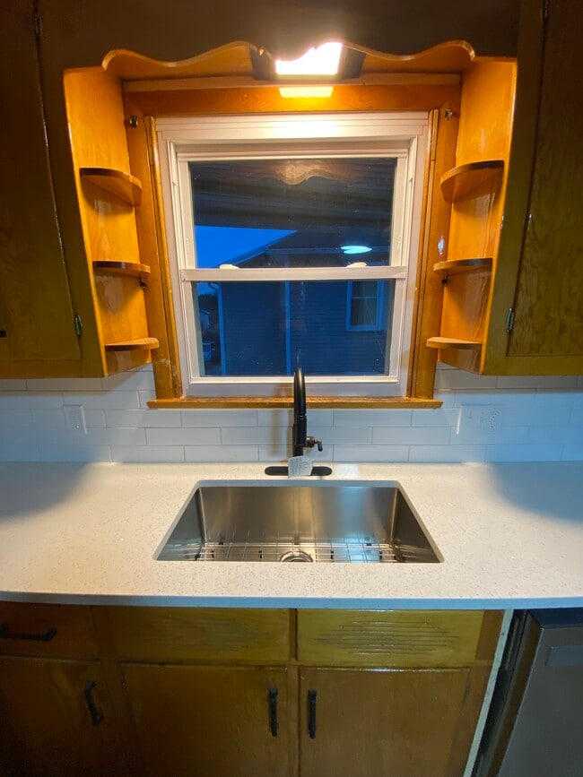 Photo - 99 Lyons St Unit Lyons St