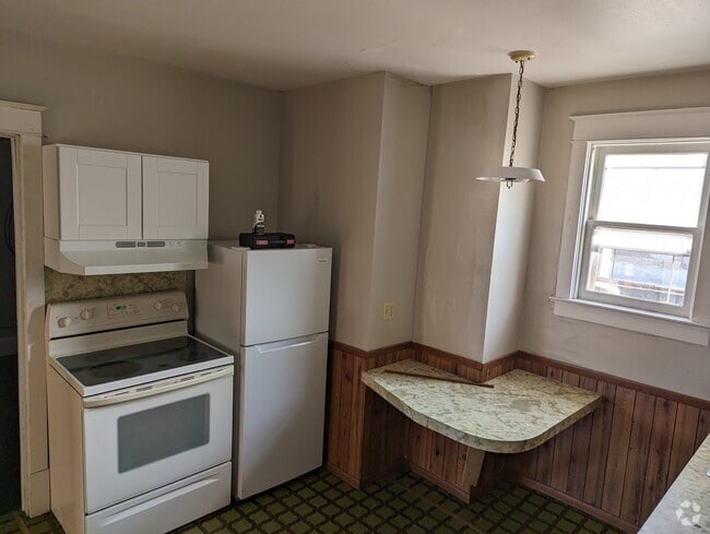Building Photo - 807 W College Ave Unit Apartment 2