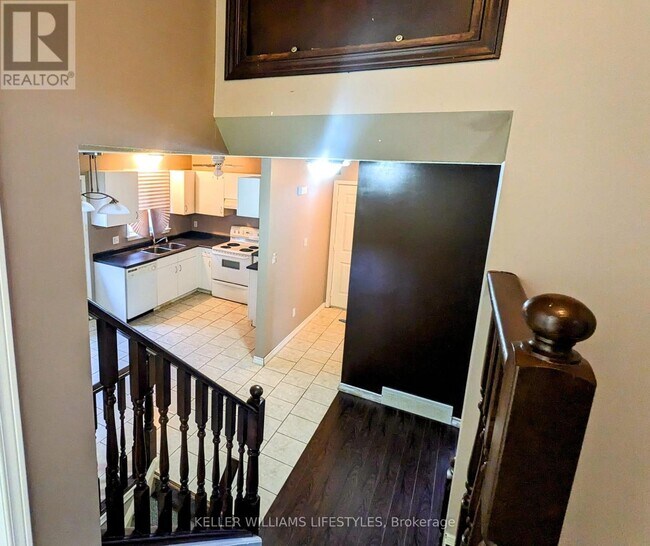 Photo - 582 Talltree Crescent