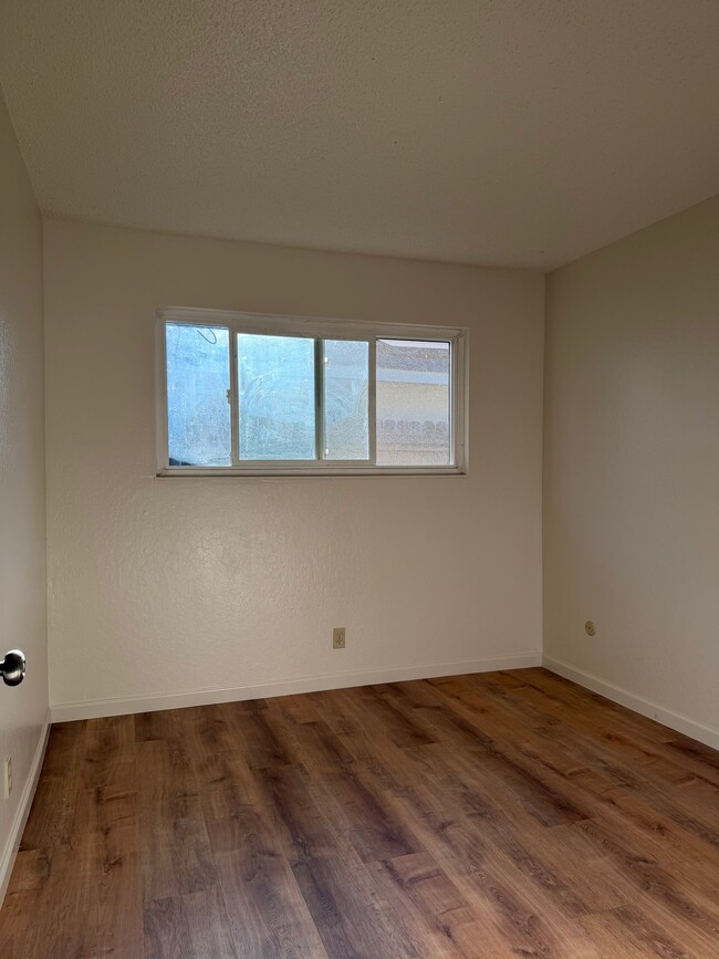 Photo - 440 Gibson Rd