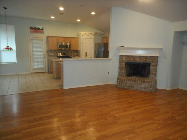 723 Levi Bend