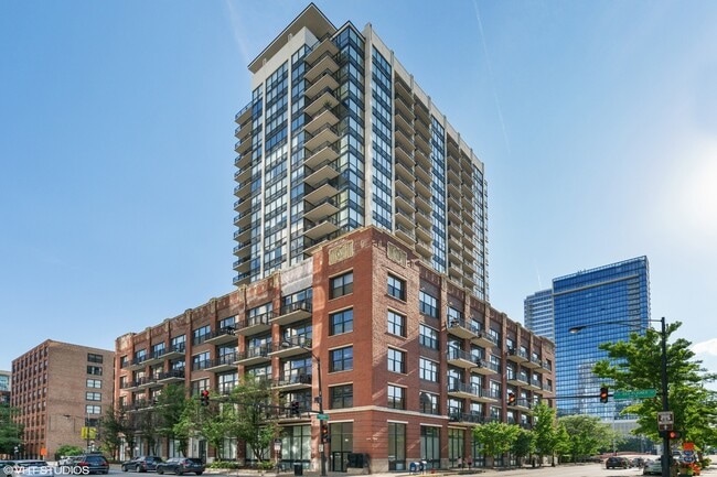 Building Photo - 210 S Desplaines St Unit 1806