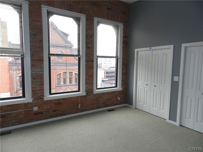 Photo - 317 S Clinton St