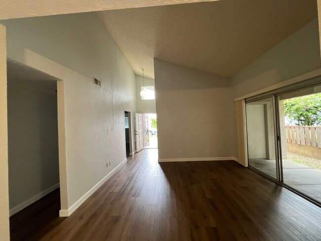 Photo - 470 Java St