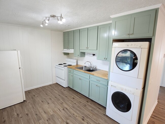 Photo - Newly Renovated 2 bedroom, 1 bathroom Apartment on Panama City Beach