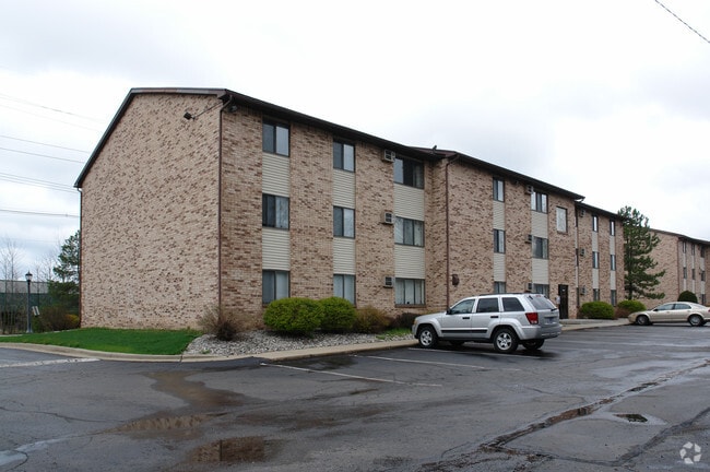 Crestwood Apartments - Crestwood Apartments