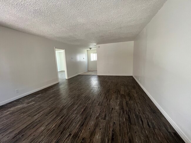 Building Photo - 420 E Pleasant Valley Rd Unit 3