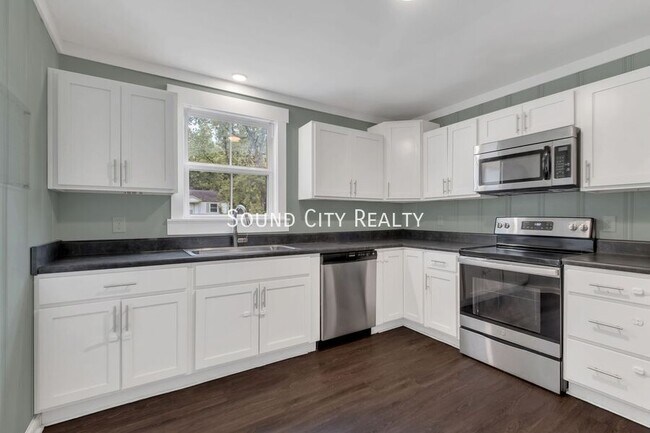 Photo - 2929 Emery Dr