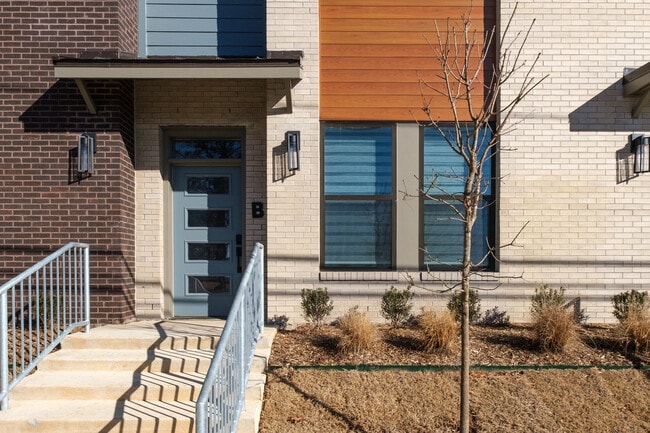 Building Photo - 303 Park St