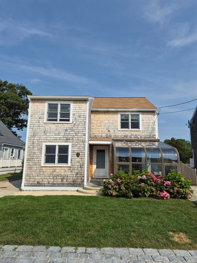 Photo - 10 Breakwater Ct