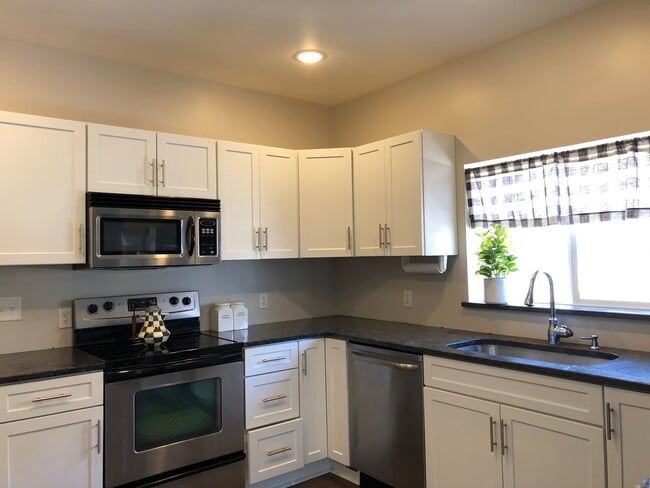 Photo - 2518 E 124th St Unidad down