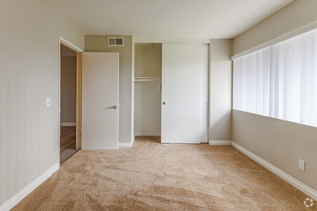 1BR, 1BA - 755SF - Bedroom