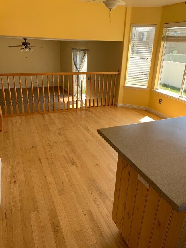 Photo - Amazing Provo Home w 2 car Garage & awesom...