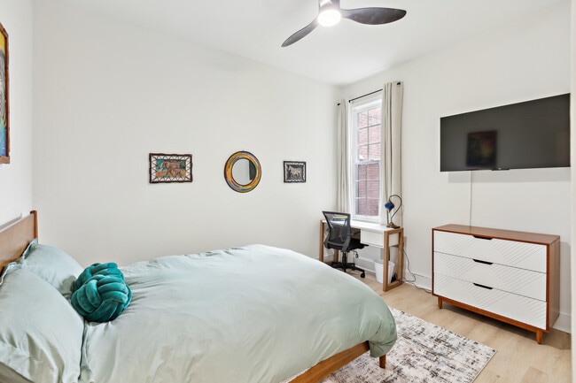 Photo - 134 F St SE Unidad 134 F ST SE #2