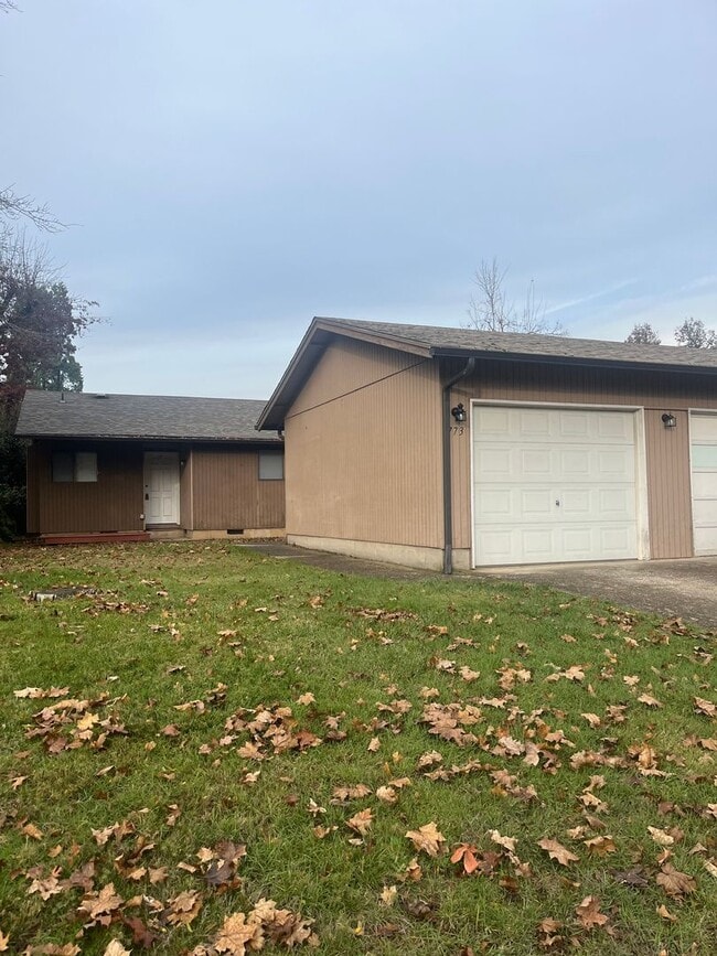 Building Photo - 2-Bedroom 1-Bathroom Tri-Plex in Thurston!