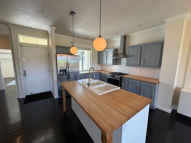 Photo - Beautiful Home in Stead!