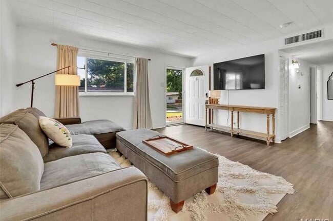 Photo - 283 Ramsey Ln