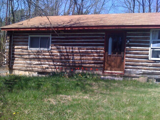 Building Photo - 693 Adams Hotel Rd Rental