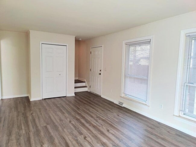 Building Photo - 478 Robbe Ave Rental