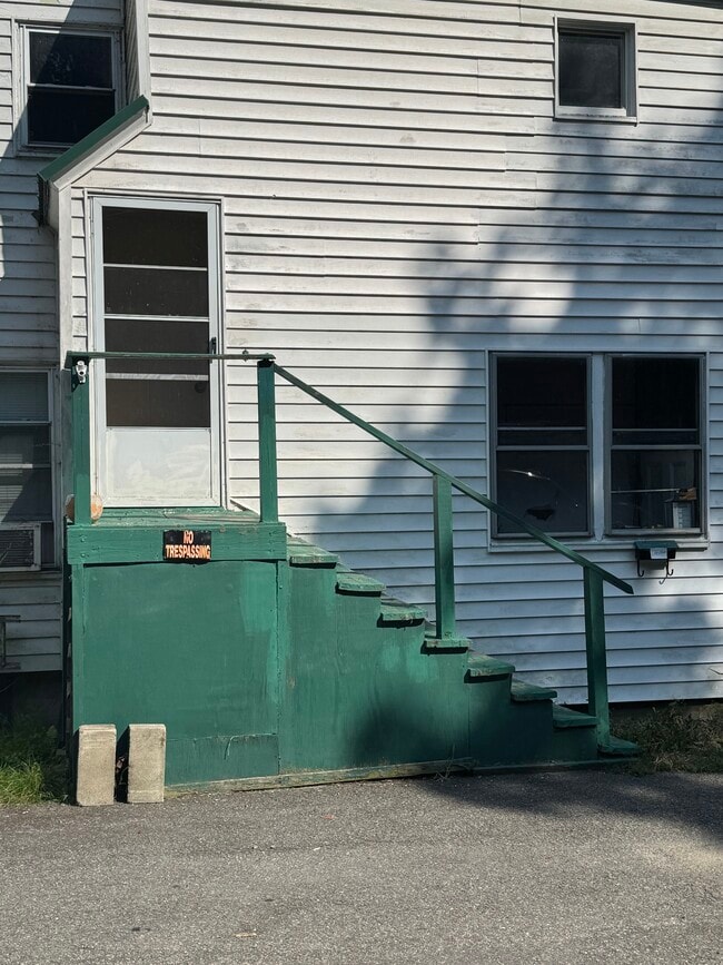 Building Photo - 132 Sewall St Unit 1 Rental