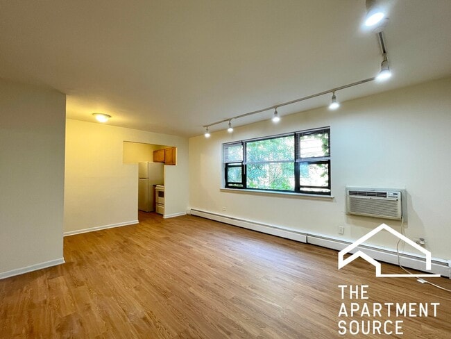 Building Photo - 6002 N Kenmore Ave