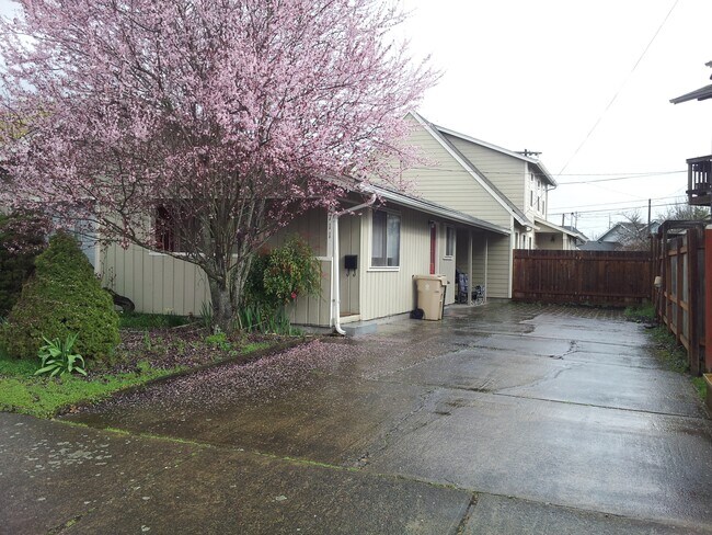 Photo - 2711 NW Coolidge Way