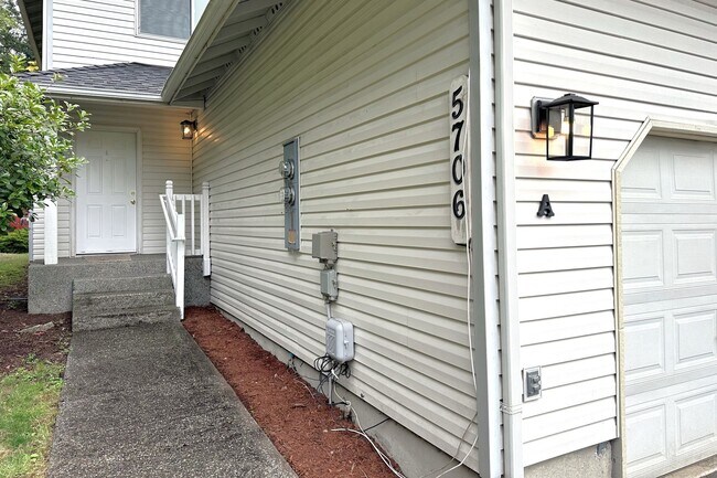 Photo - 5706 141st St SW Unidad #A