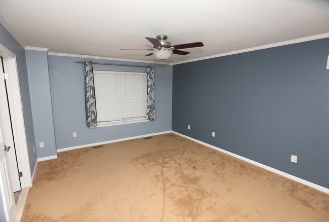 Photo - 102 Whistling Swan Ln