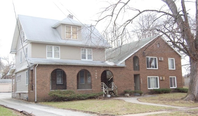 Building Photo - 1069 33rd St